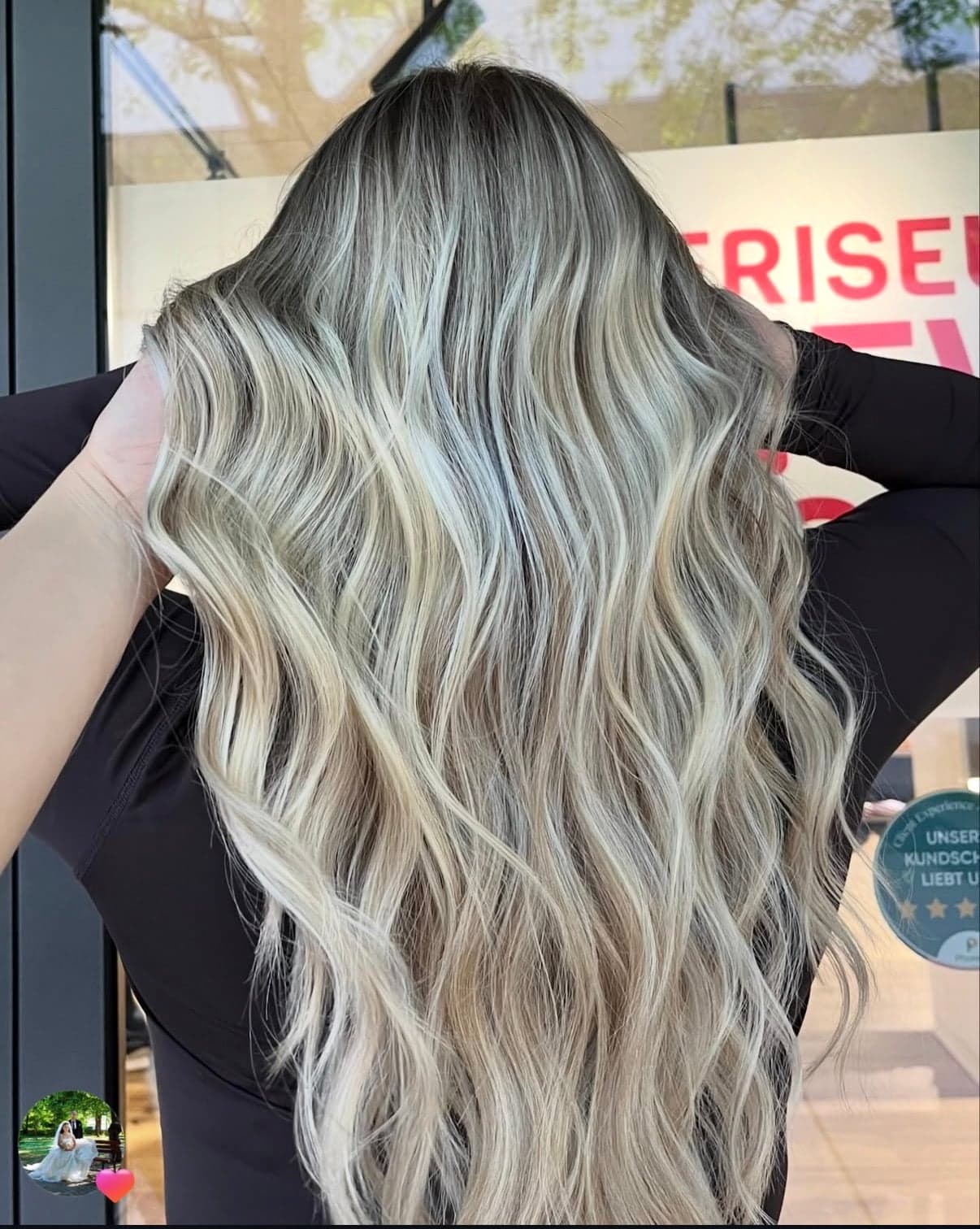 Ash-Blond Beach Waves – Friseur New Look Singen